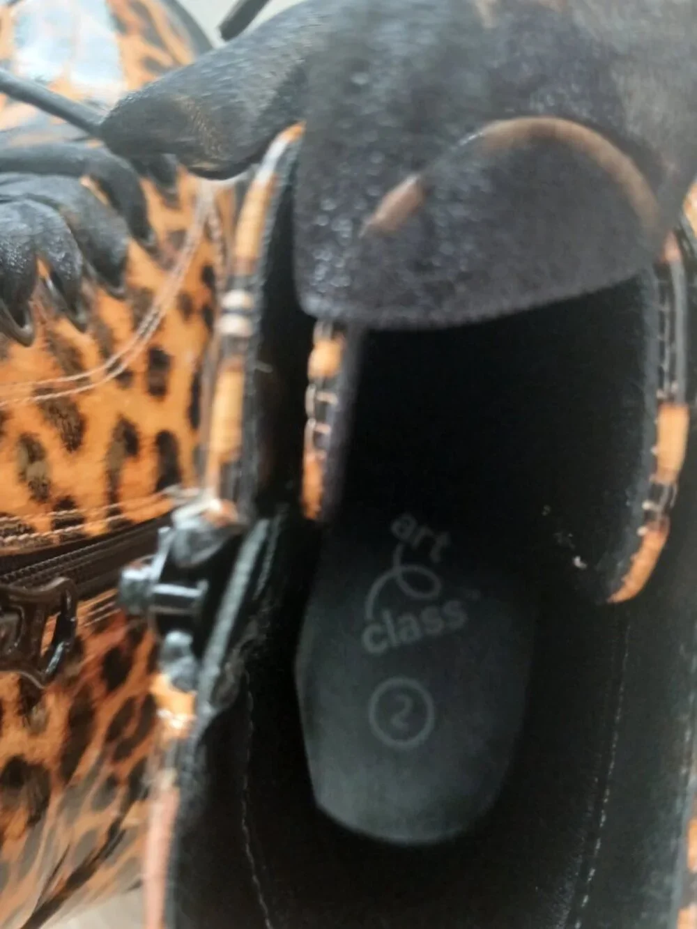 NWOT GIRLS ART CLASS SIZE 2 CHEETAH BOOTS!!!